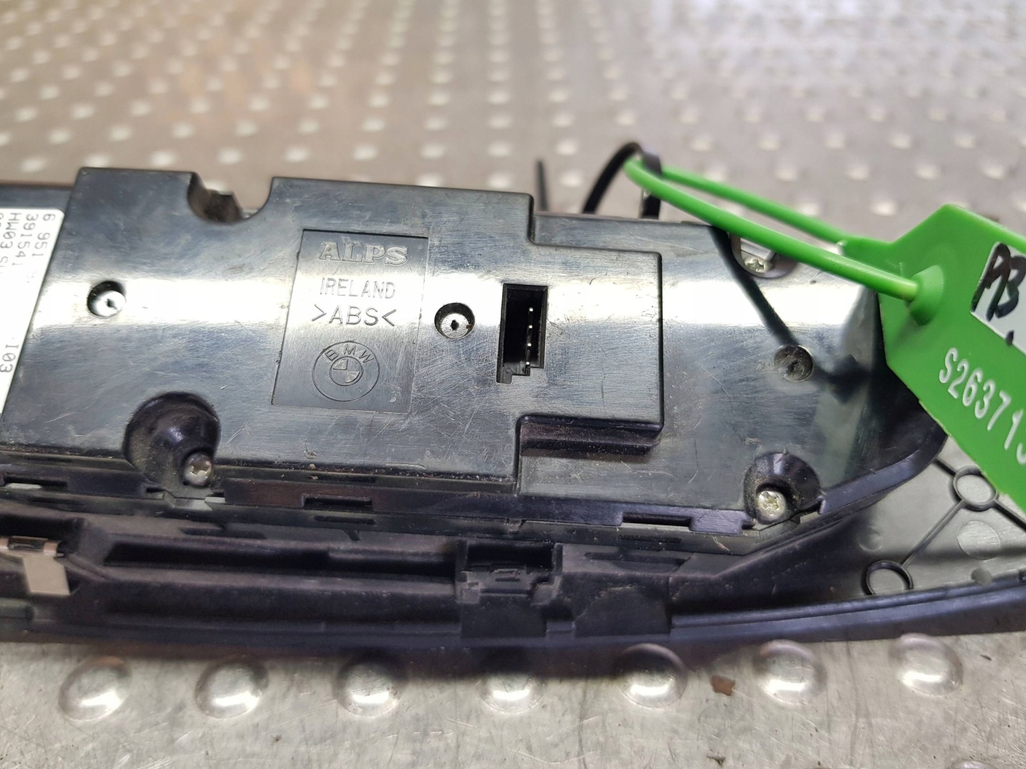 ovladac oken levý předek 6939112 BMW E60 E61