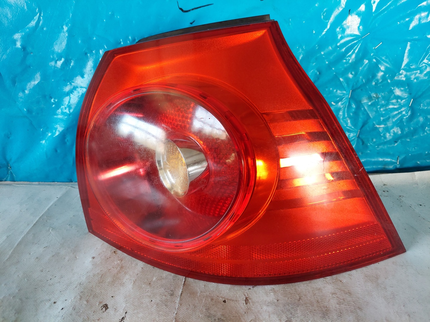 light GOLF V HB 1K6945096 right rear part
