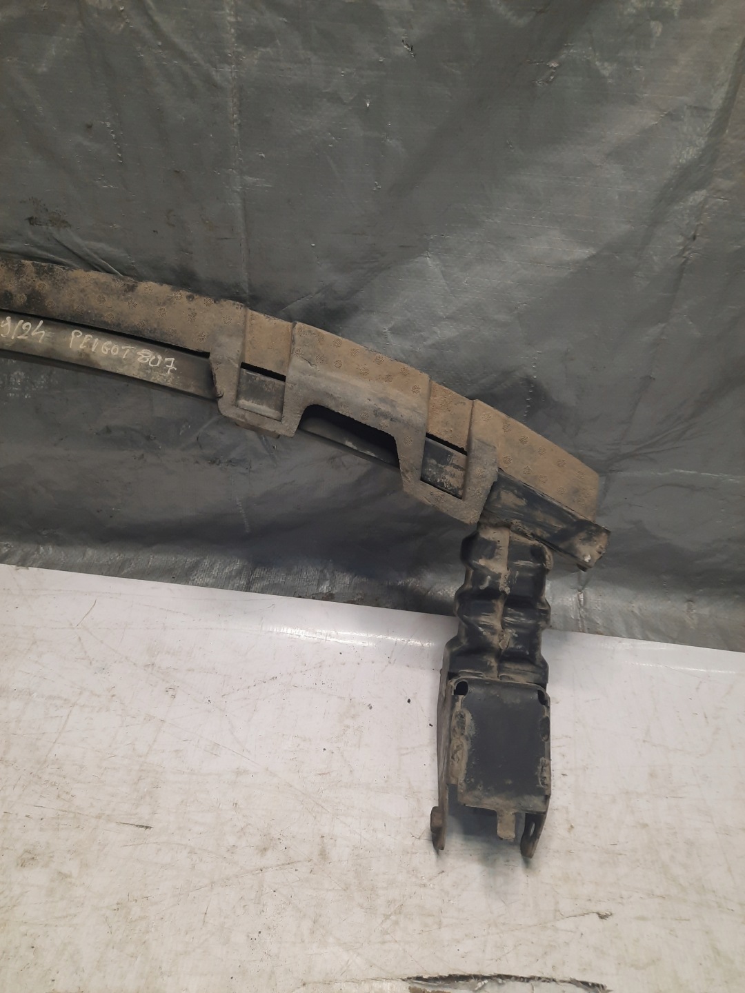 výztuha pod nárazník Citroen C8 Peugeot 807 2.2HDI předek