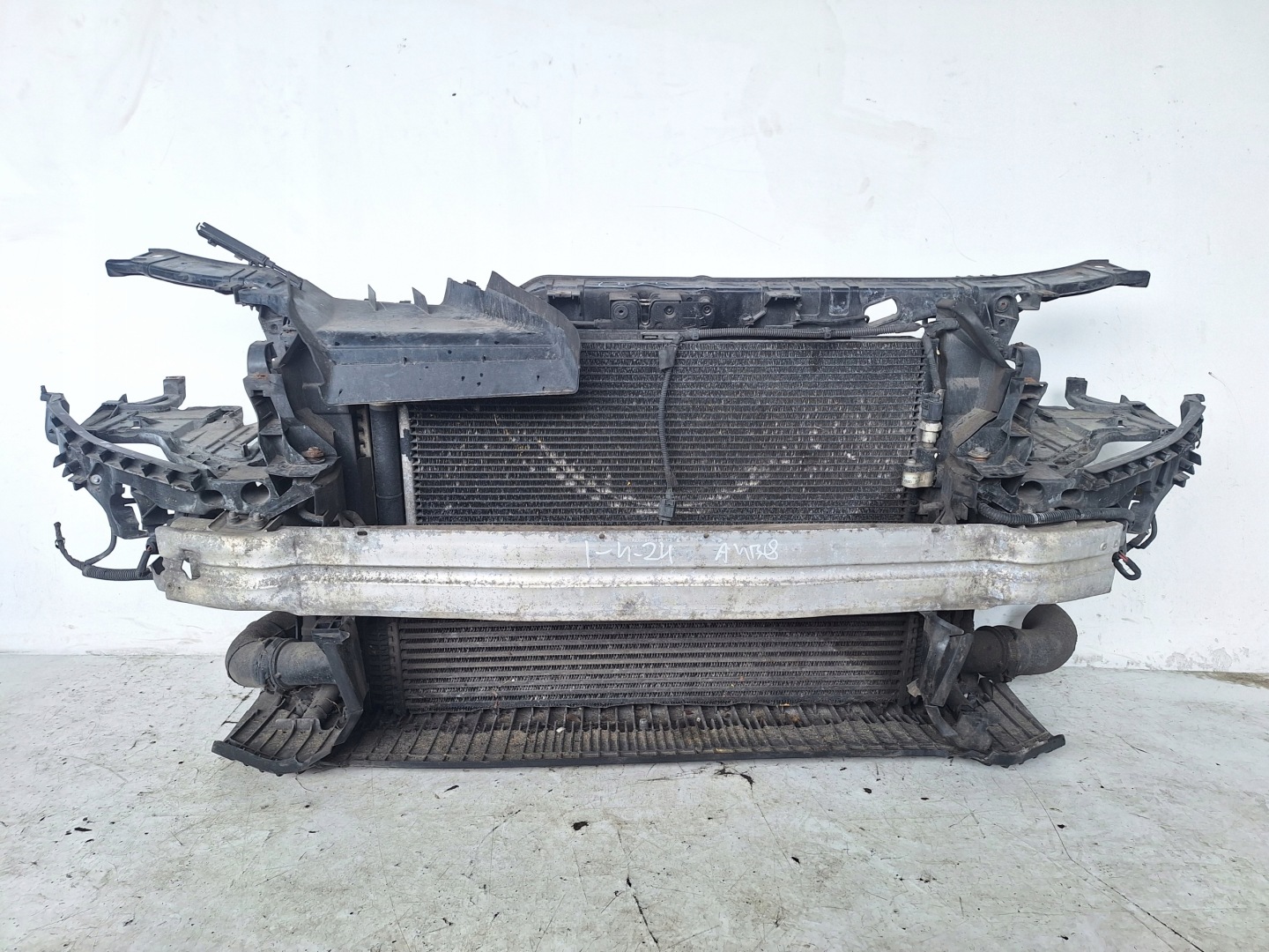 AUDI A4 B8 8K 08-11 support panel for radiators 2.0 TDI MANUAL