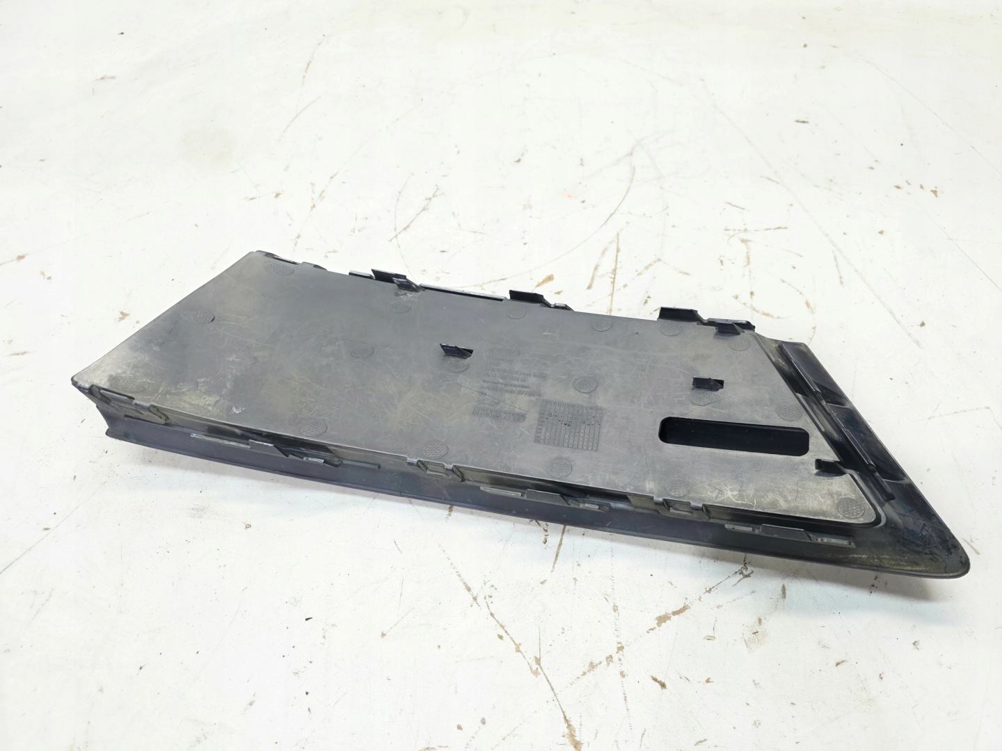 grid grille of a bumper left front AUDI A4 B9 8W0807681R