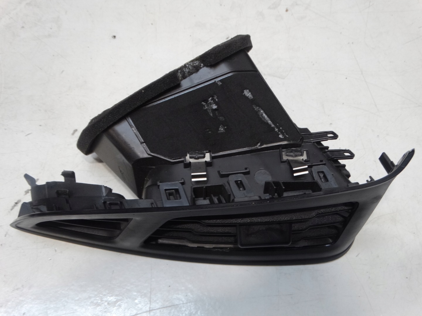 grid air conditioning devices left front FORD FOCUS MK3 LIFT 17R. BM51-018B09