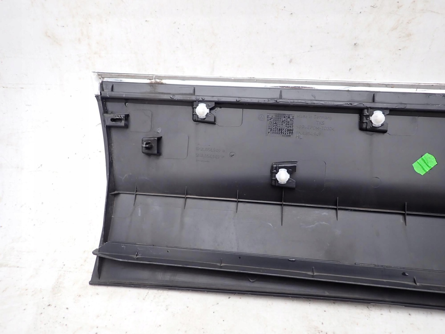 VW TIGUAN II 2 16-24 cap moulding door left rear part