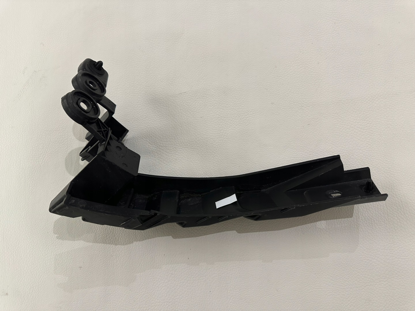 Jaguar F-Pace support right rear part HK8317A881
