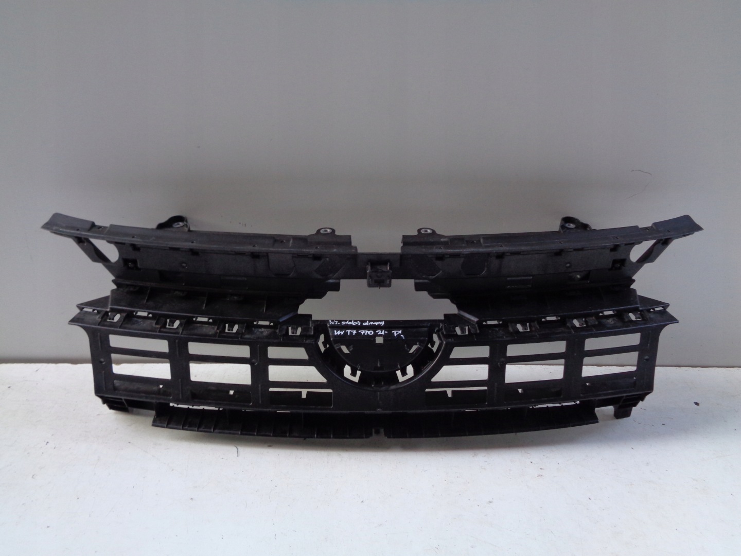 pillar of a bumper upper support grille VW T7 7T 7T0 21