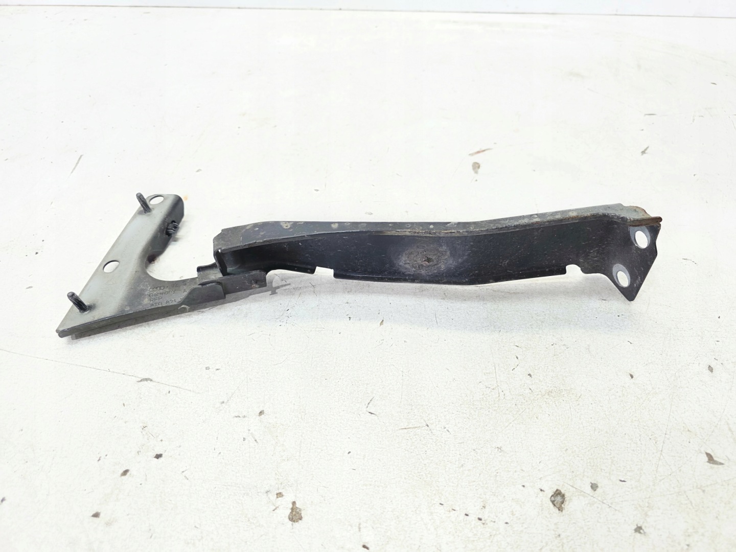 Console Support plaque Aile Droite Avant AUDI A5 8T 8T0821136A