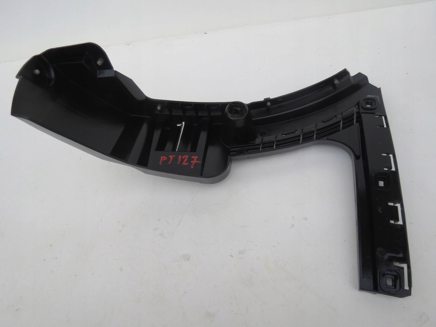 support holder of a bumper left / right rear part VOLVO XC90