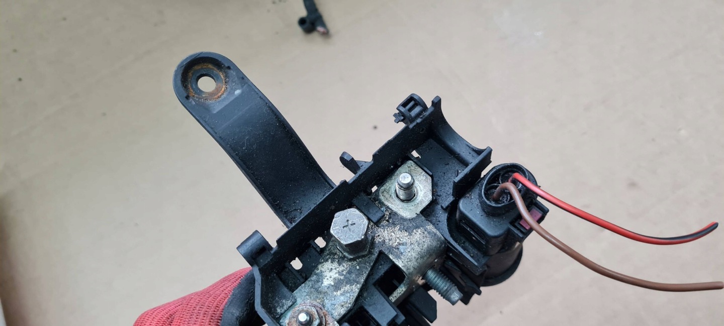 A4 B9 8W terminal plus ROZDZIELACZ PRADU 8W0941823 A5 8W