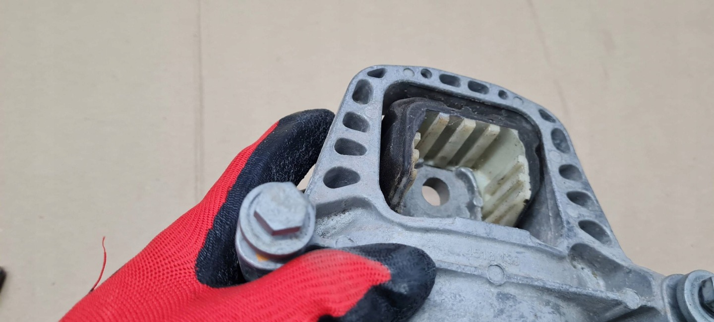 A4 B9 8W engine mount 8W0199371CR A5 8W