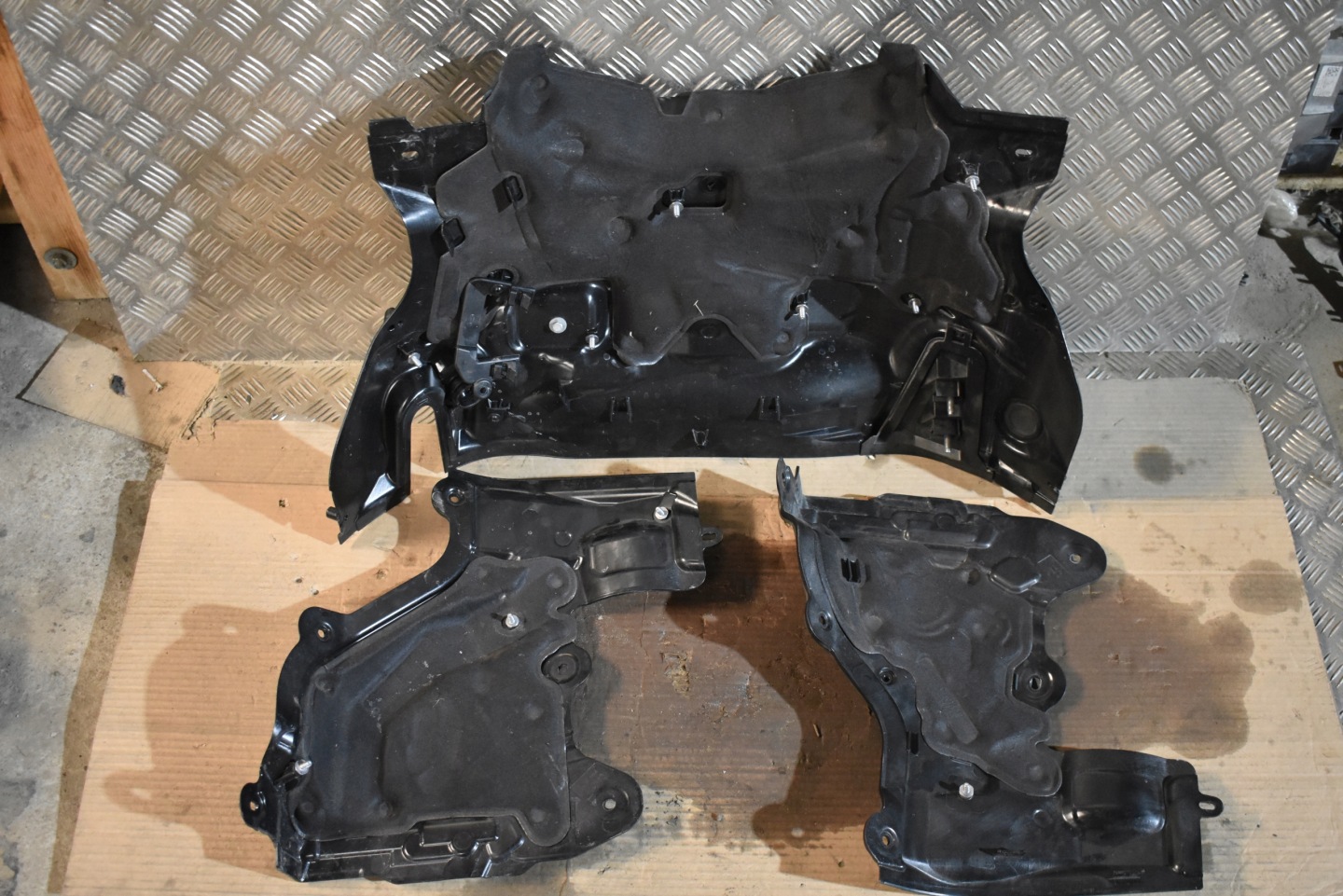 IDEALNA Blende Abdeckung wärmblech KPL. MERCEDES W223 1