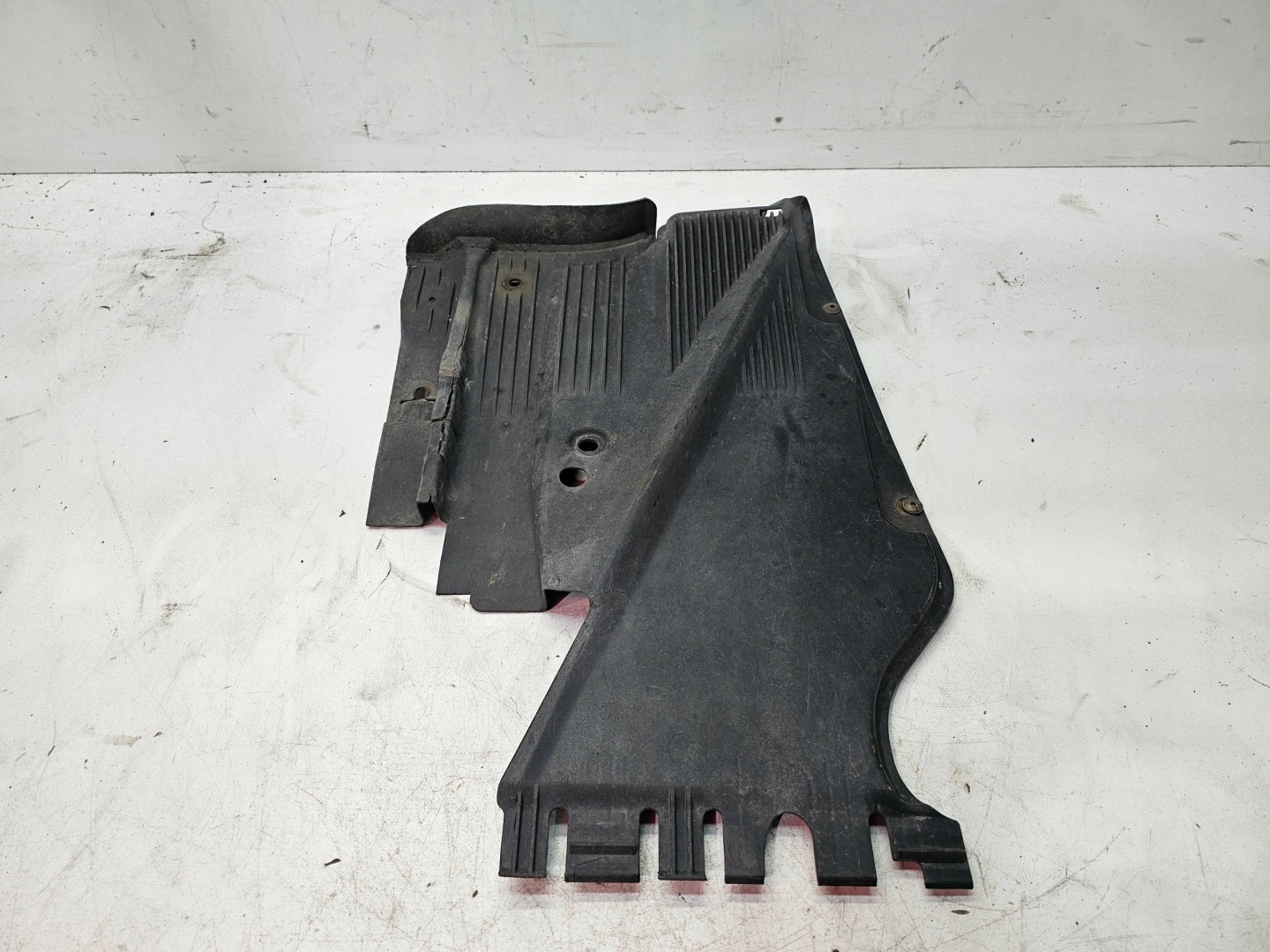 cover chassis AUDI A5 8T CABRIO left rear part 8F0825215B