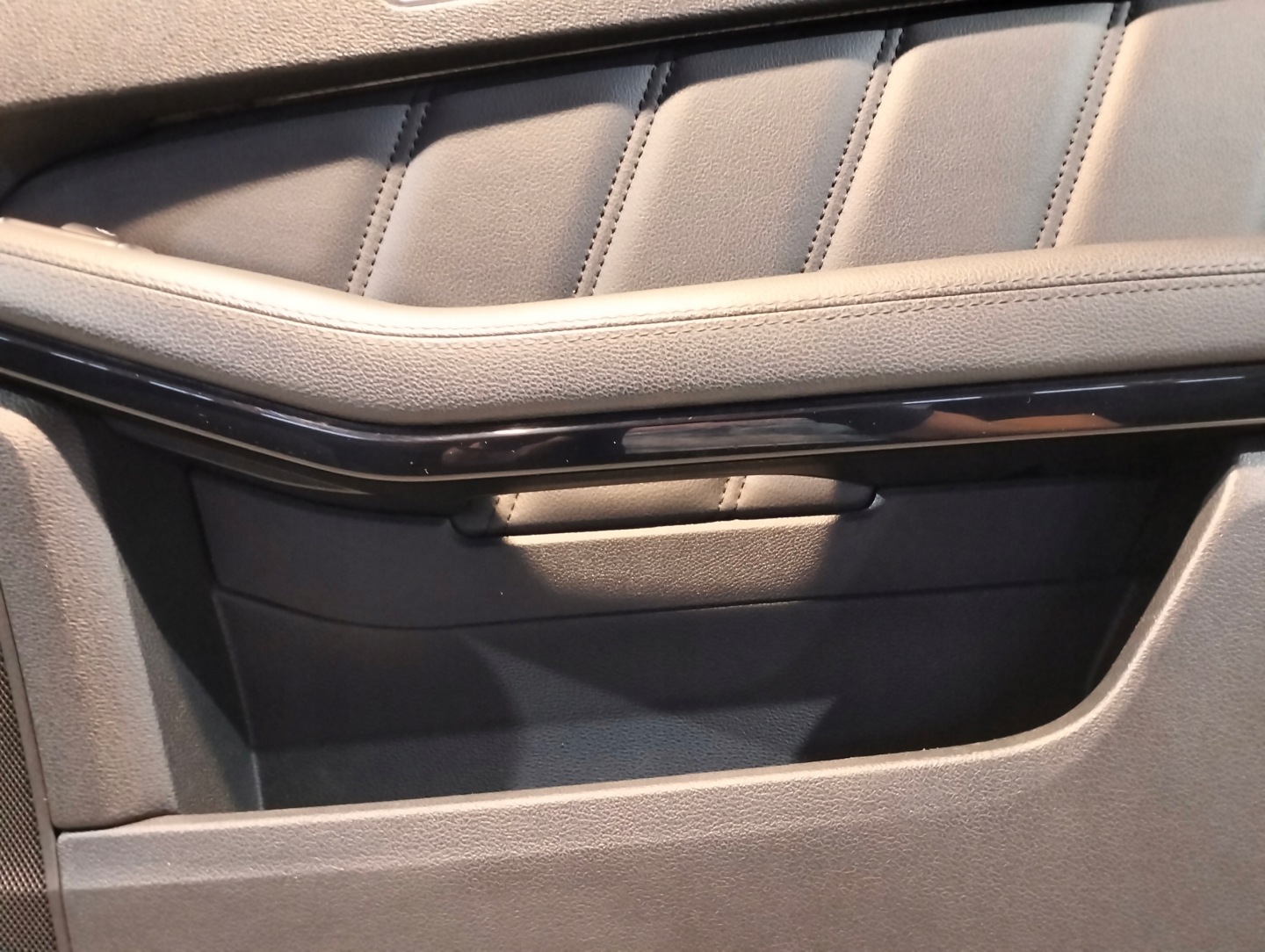 side upholstery right front MERCEDES W212 E220 2013r JC1697352
