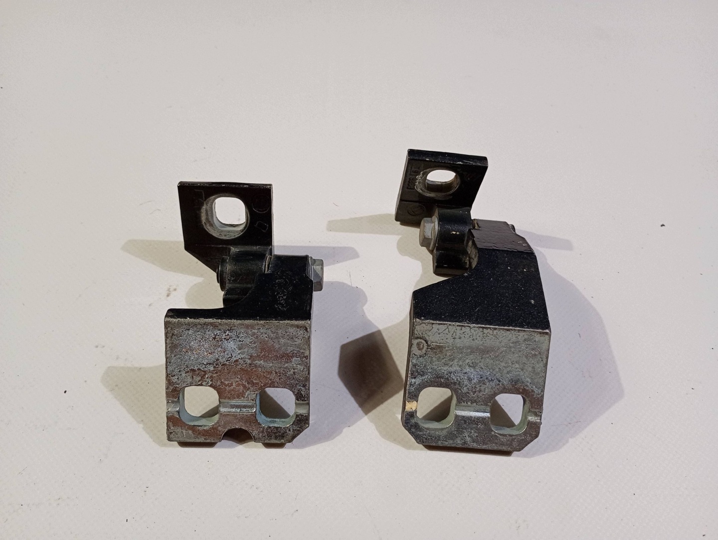 hinge hinges door right rear part rear. right Maserati Levante 2017