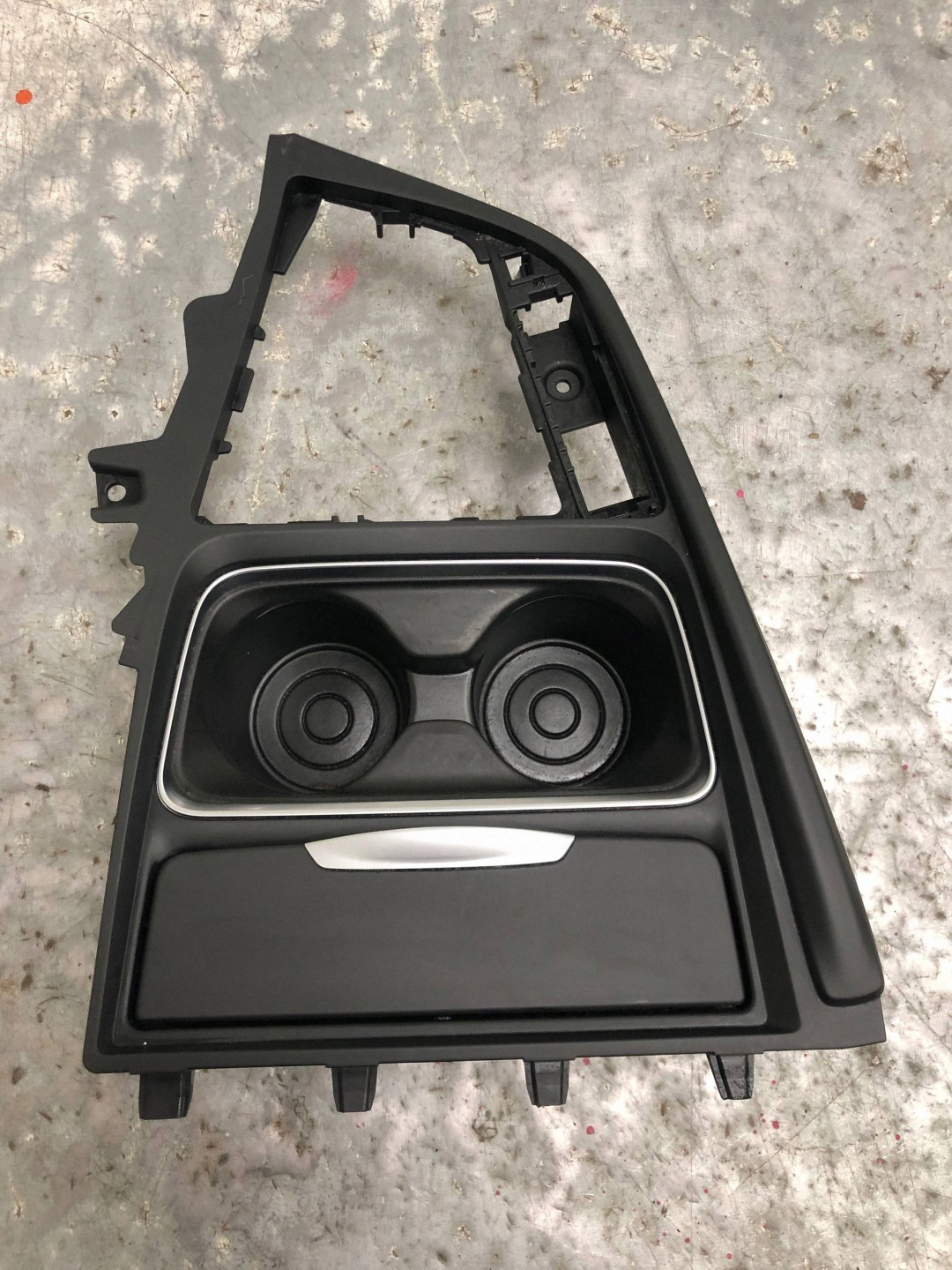 bracket for KUBKI TUNELU BMW F30 9218925