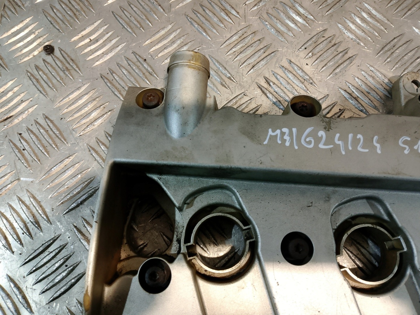 Abdeckung der Ventile AUDI A6 C6 3.2 V6 06E103472L