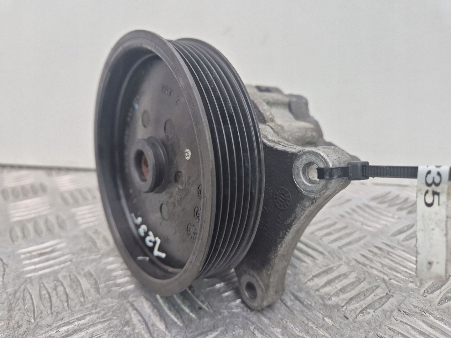Mercedes C200 CGI C204 servo pump M271 A0064667501