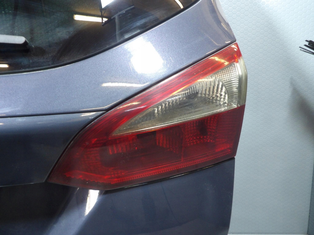 FORD FOCUS MK3 KOMBI rear trunk door EB
