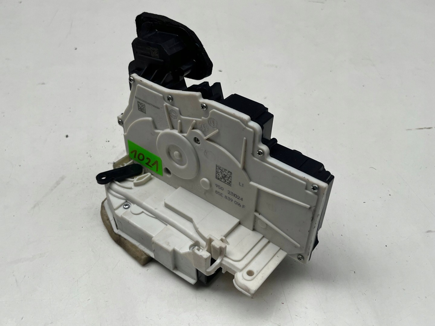 AUDI A5 2024- lock door right rear part 85E839016F @M