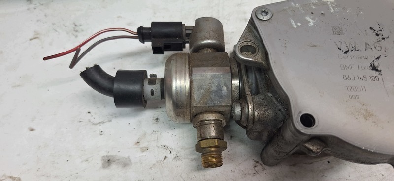 pump VACUM AUDI A4 B7 06H127025P 06J145100B