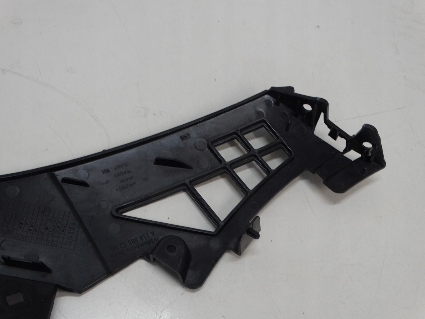 Support Support plaque Pare choc Droite MERCEDES CLA W118
