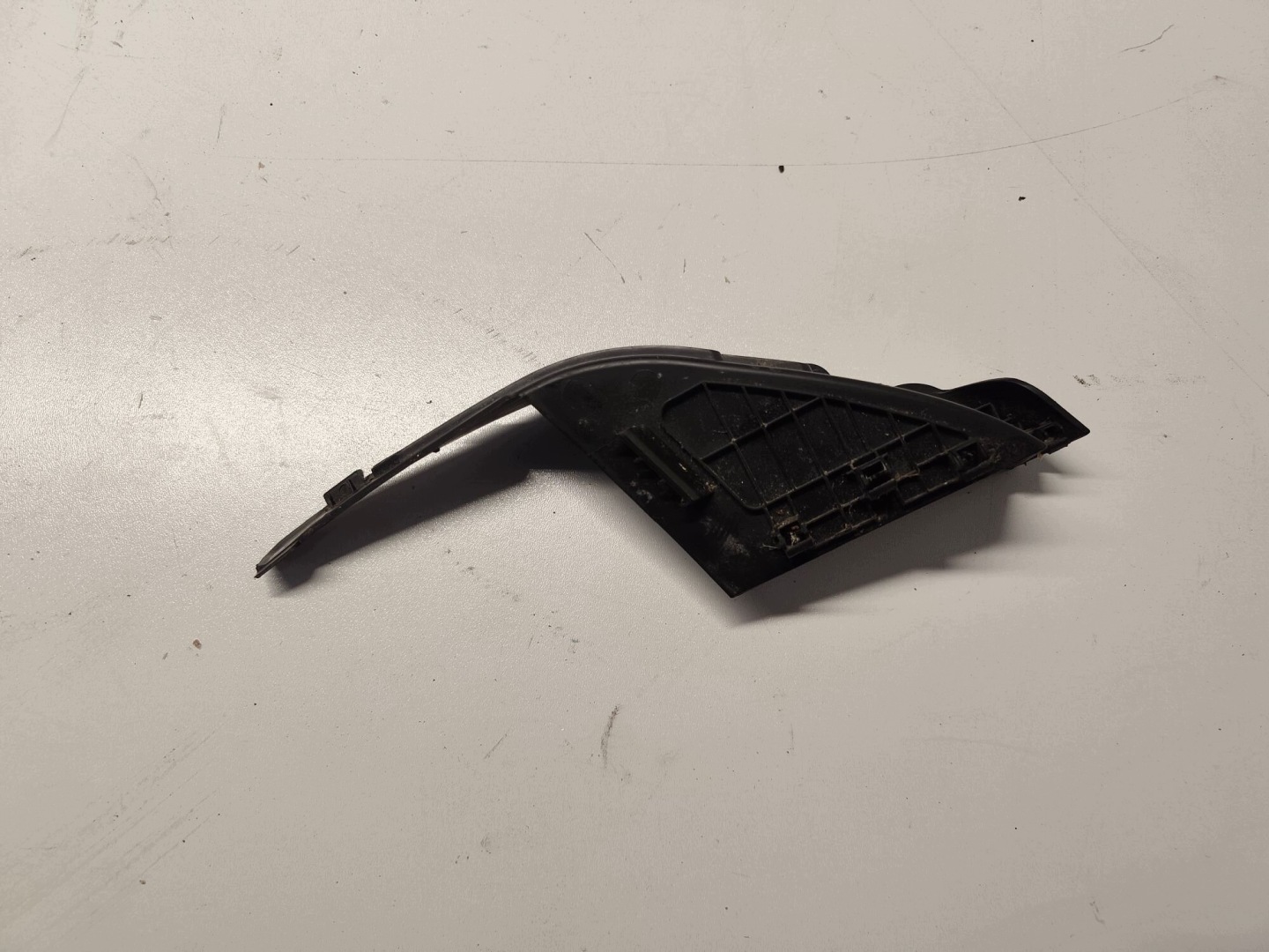 corner under the window right KIA NIRO 16-22 86154-G5000