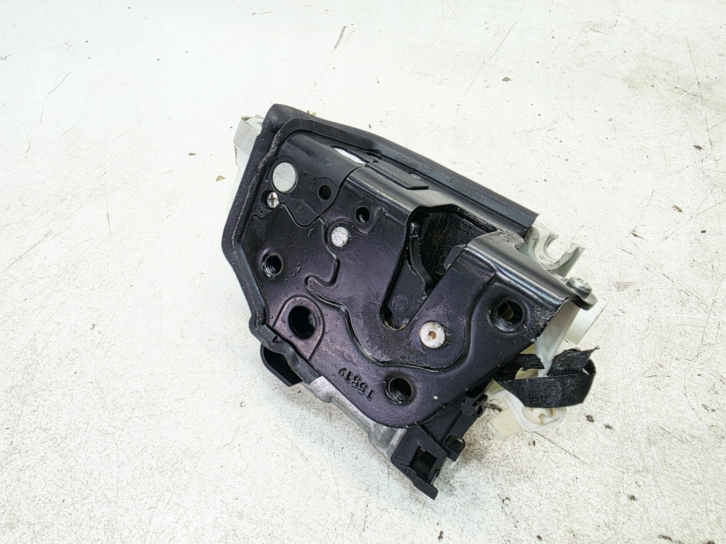 lock door left front AUDI A1 8X A3 8V A4 B9 A5 8W 8X1837015B 7 PIN