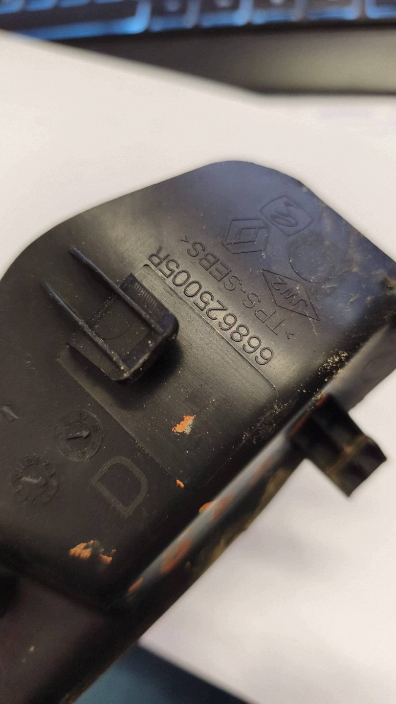 torpedo front corner zakonczenie side right Alpine A390 668625005R