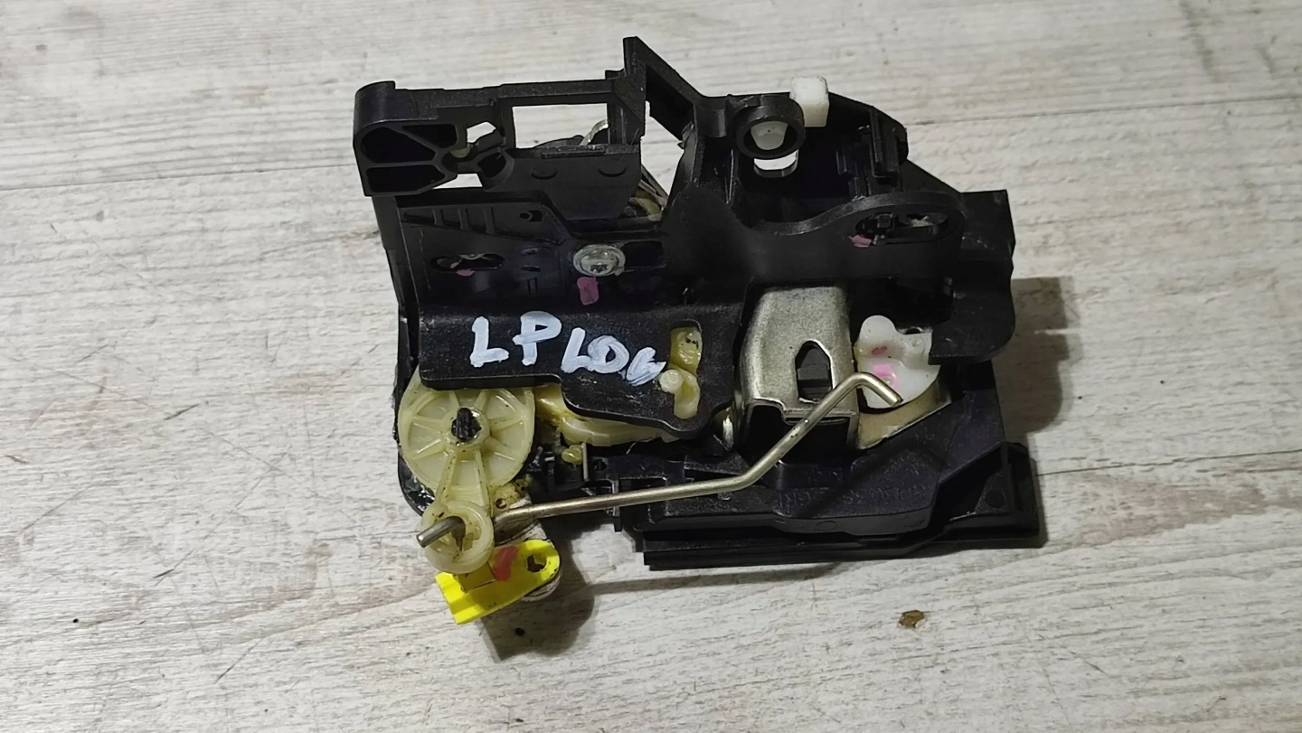 Dacia Logan II 2019r front side left lock door