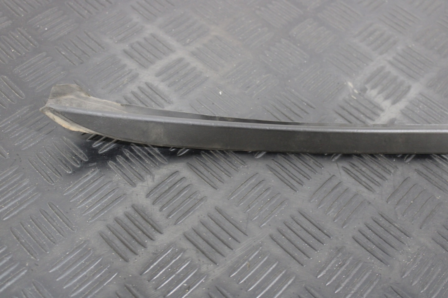 moulding windows CZOLOWEJ left 7301035 BMW 2 F45 ACTIVE TOURER