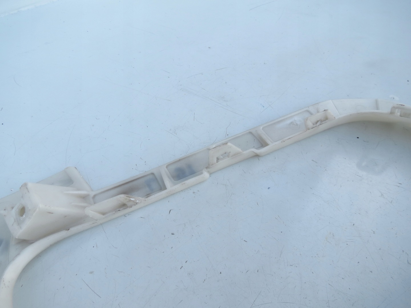 support holder frame of a bumper left front front CHEVROLET CAMARO 17-23