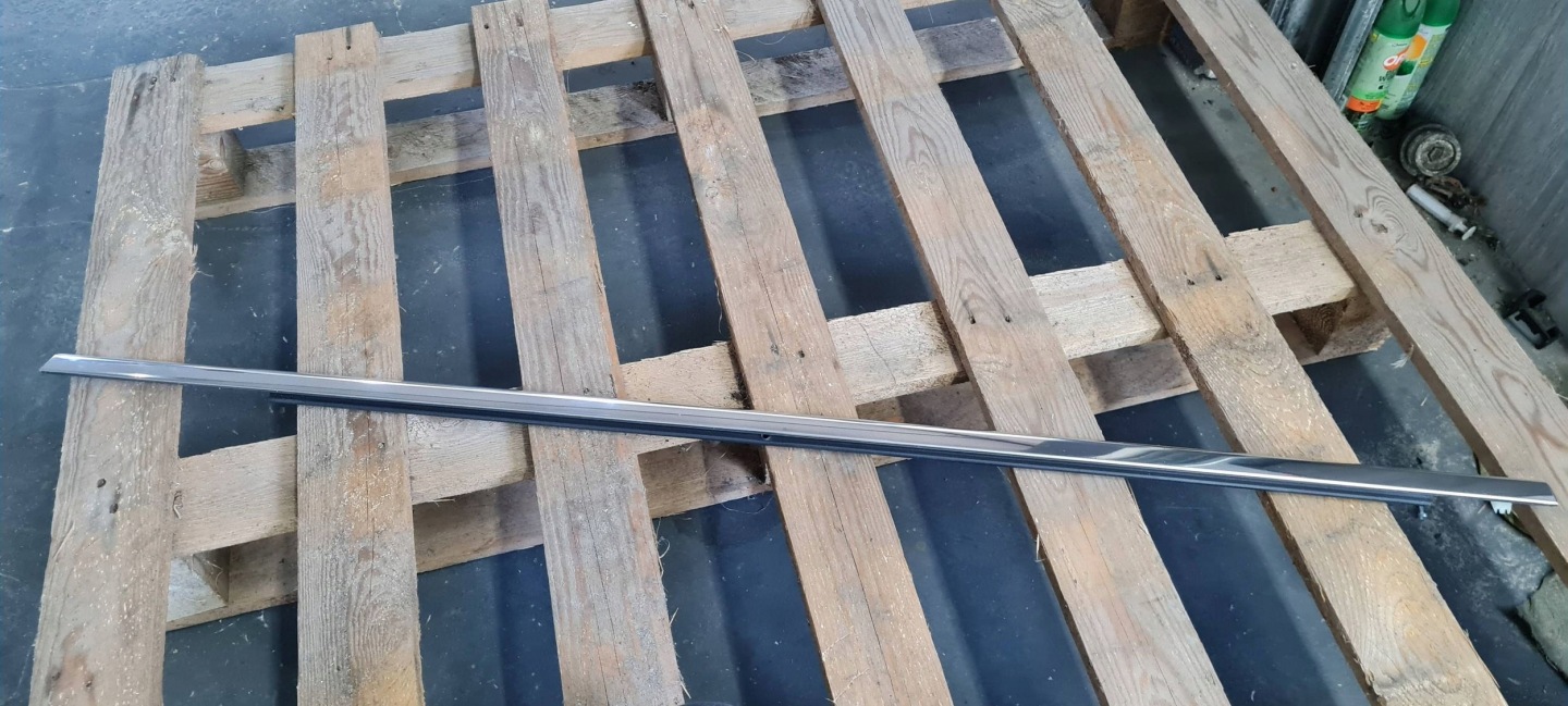 Chrysler Pacifica 2022 moulding door ZGARNAJACA windows right right rear part CHROM