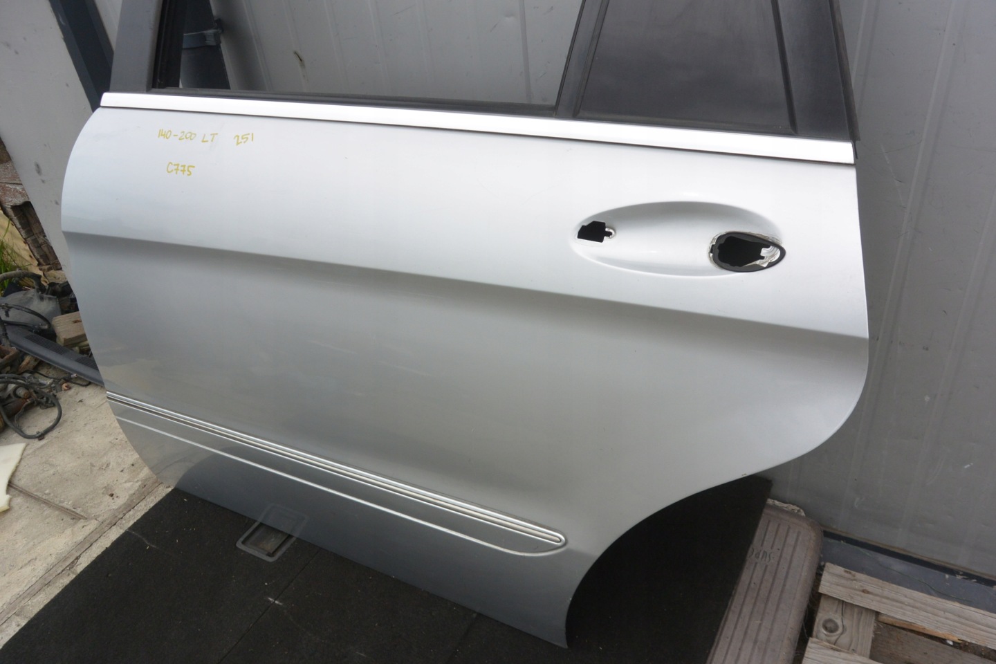 Tür links heck MERCEDES R-KLASA W251 LONG C775