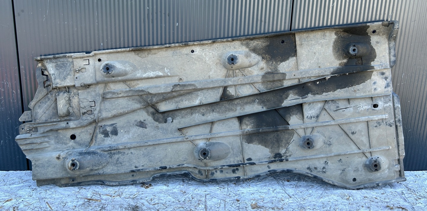 cover chassis right VW GOLF VII KOMBI 12- 5Q0825272A