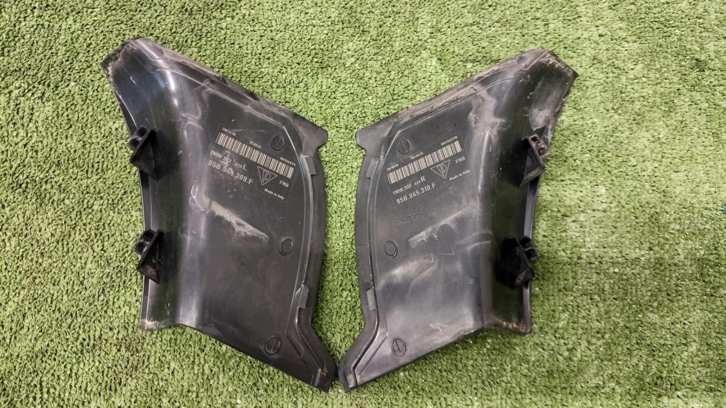 PORSCHE MACAN 95B cover lights left right rear part 95B945309F 95B945310F