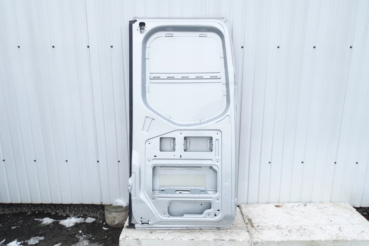 MERCEDES SPRINTER W910 W907 2018- door left rear part left rear.