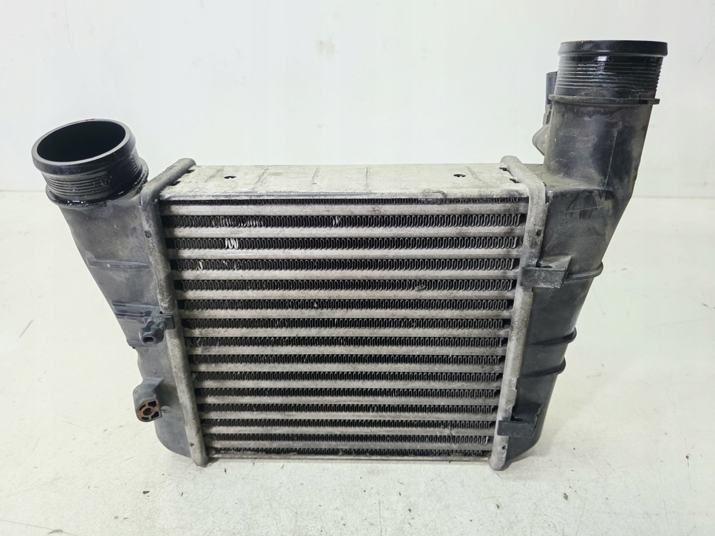 Kühler luft INTERCOOLER links AUDI A4 B7 2.0 TFSI 8E0145805AA 2/26
