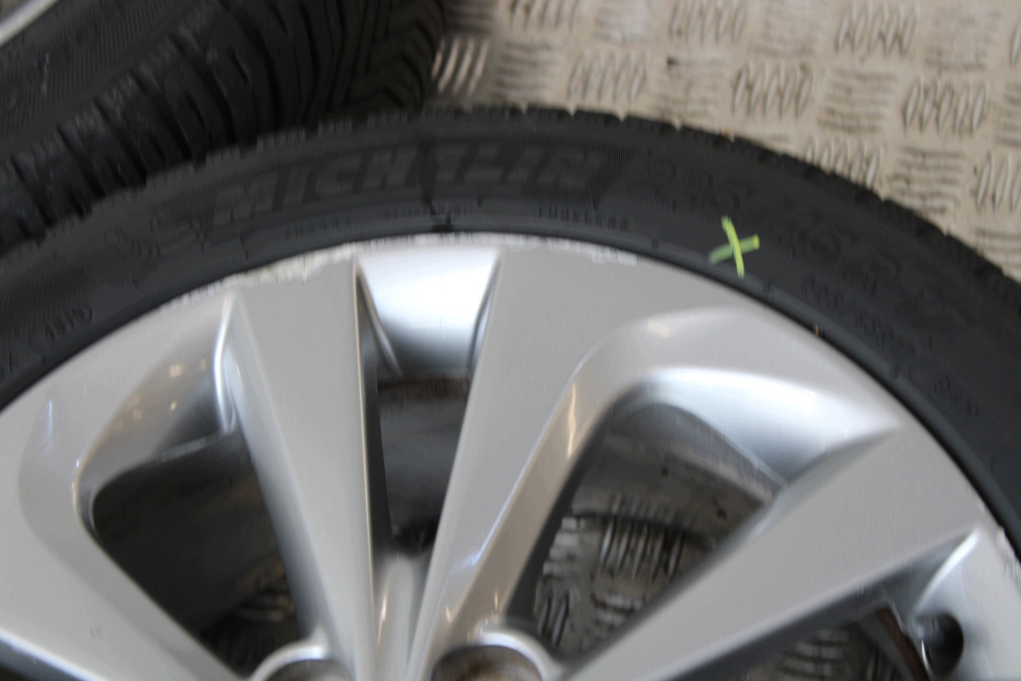 wheels discs disc 225/45 R17 TOYOTA AURIS II 2 KOMBI