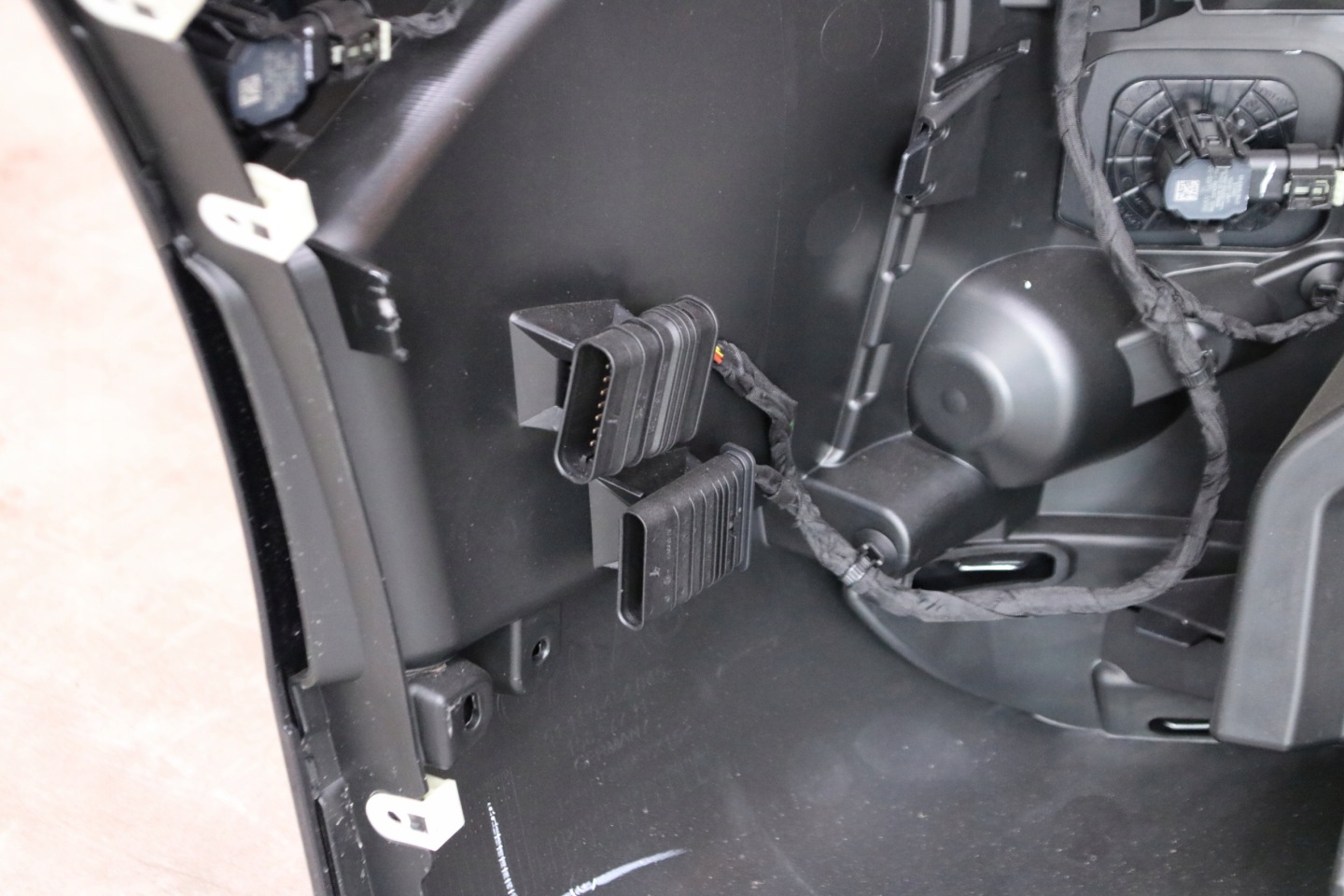 BMW 7 G70 i7 complete bumper front front colour 416 CARBONSCHWARZ