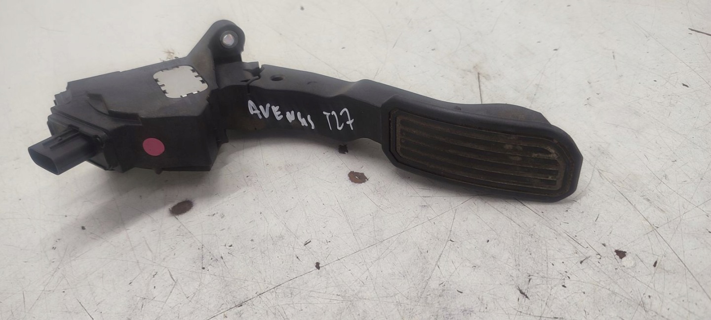 accelerator pedal Toyota Avensis T27 2,2 D4D