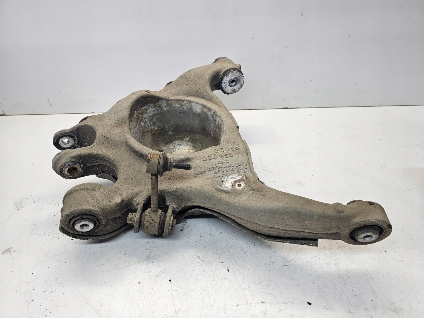 Querlenker links heck unter PNEUMATYKE AUDI A6 C6 4F0505311L