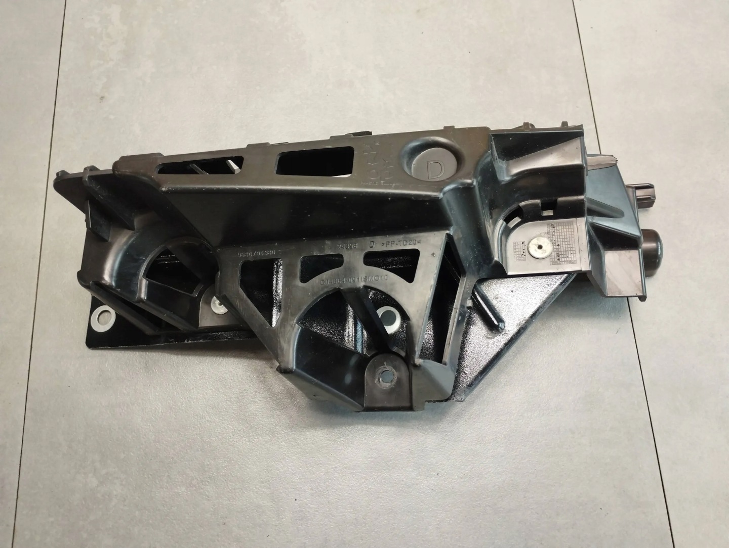 Peugeot 508 bumper bracket rear part 9686704580