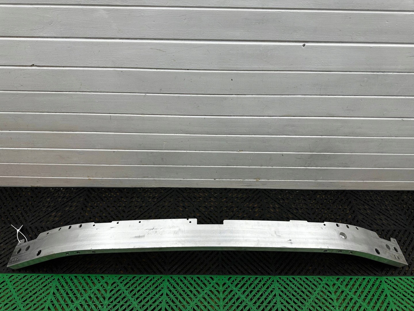 pillar of a bumper (sider) front BMW 2 Active Tourer U06 8737232