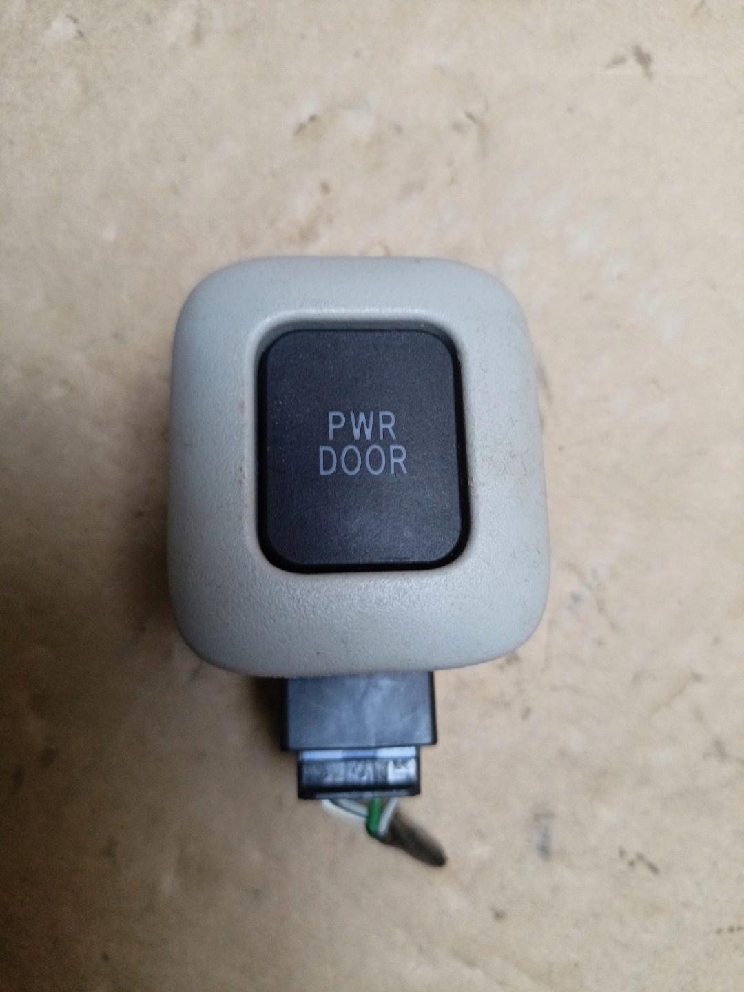 button Toyota Sienna 3 2011 15A515A