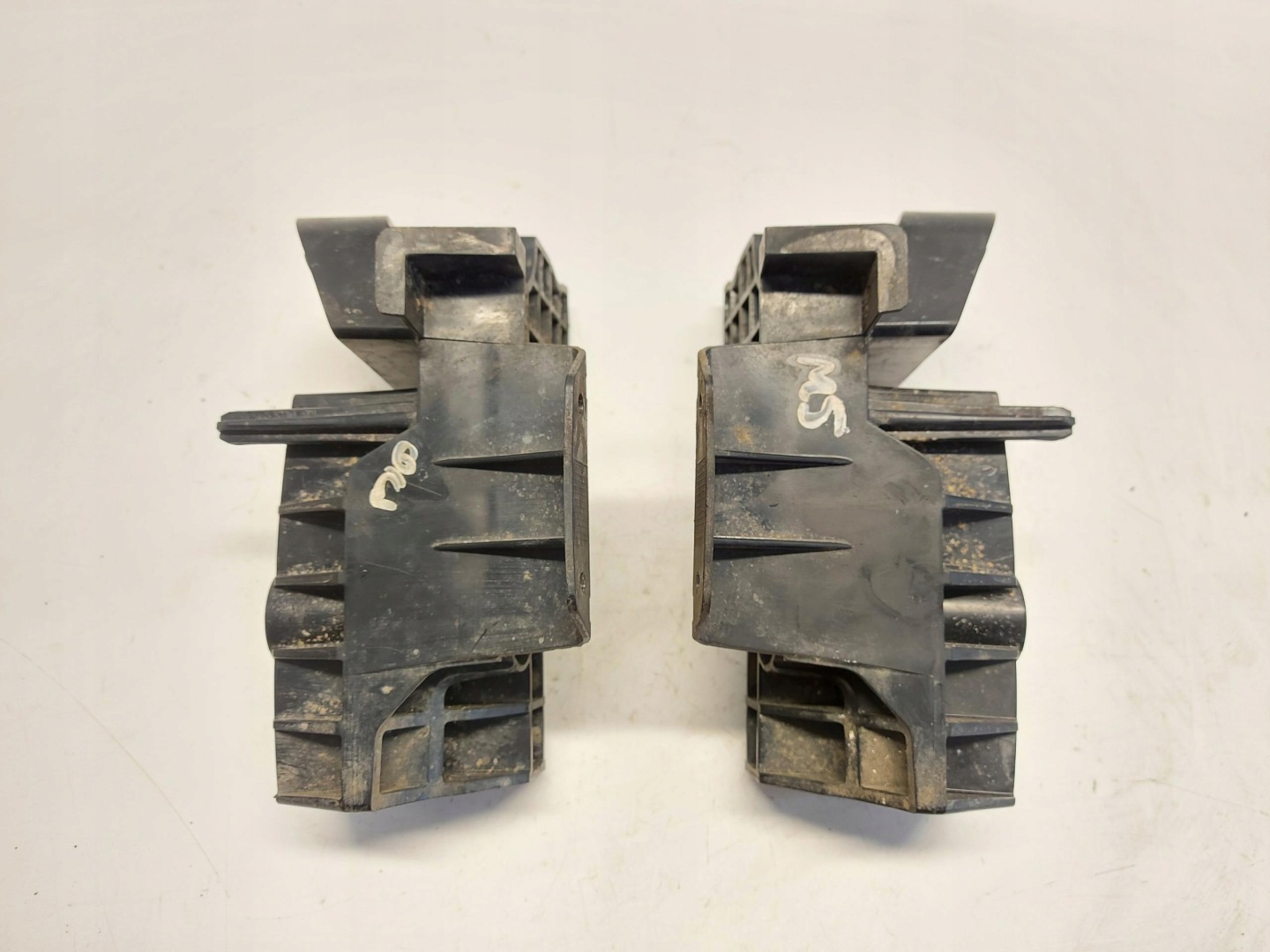 Ford Ranger VI 6 2023r Halter Halter links oder rechts des Kotflügels SZTUKA !