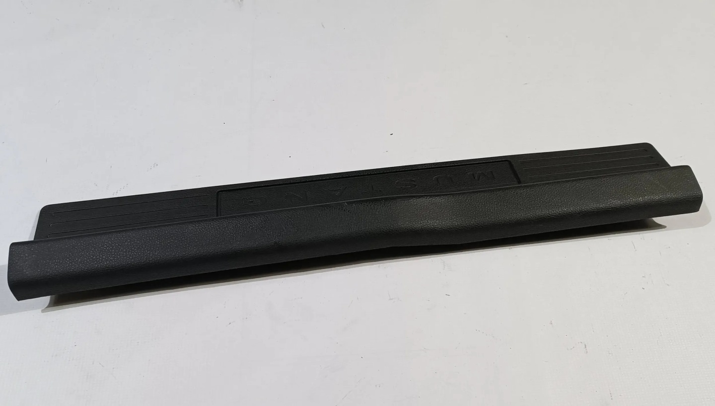 cover cap moulding of the threshold threshold left Ford Mustang V 2010-2014