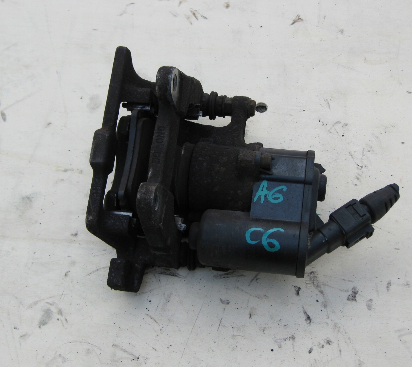 AUDI A6 C6 2.7 TDI 07R caliper brake left rear part