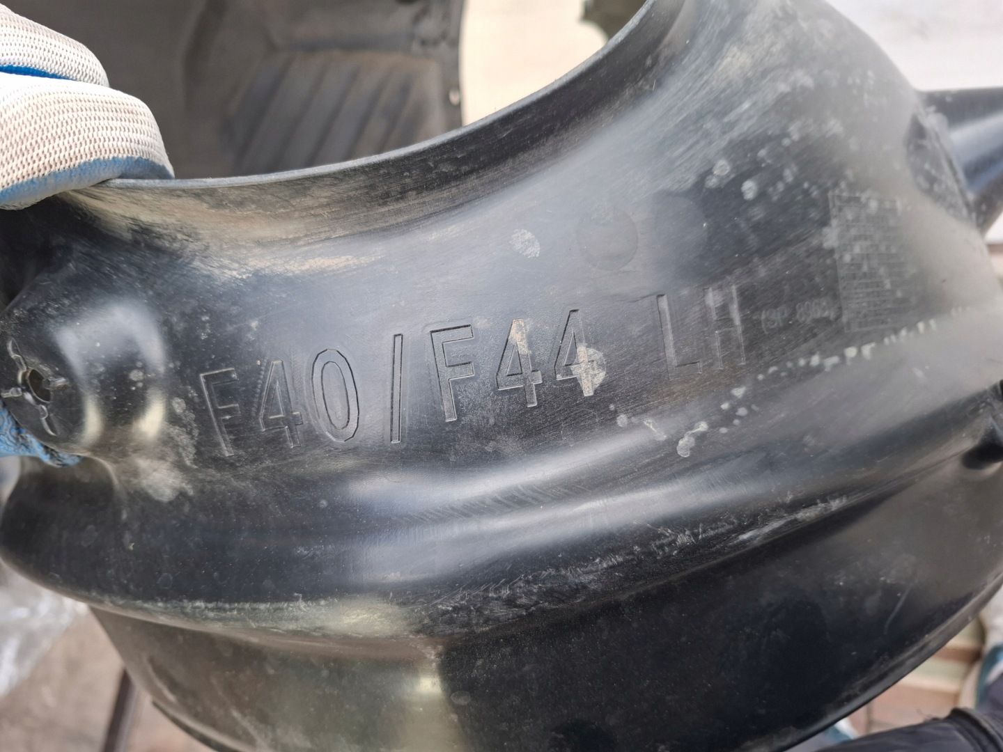 BMW 1 F40 F44 mudguard left front 7436623