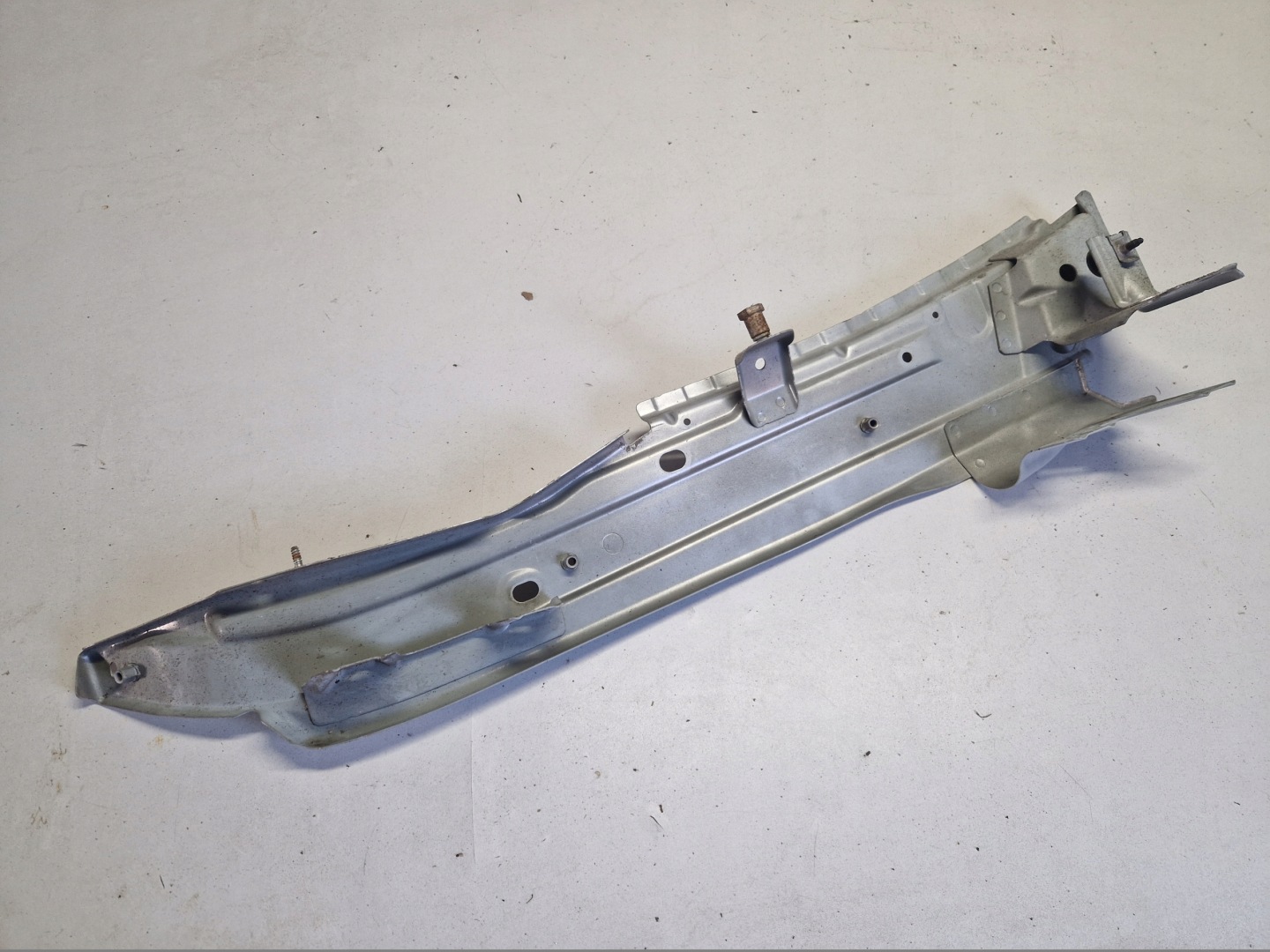 AUDI Q7 4L Traversa parafango sinistro 4L0805157B