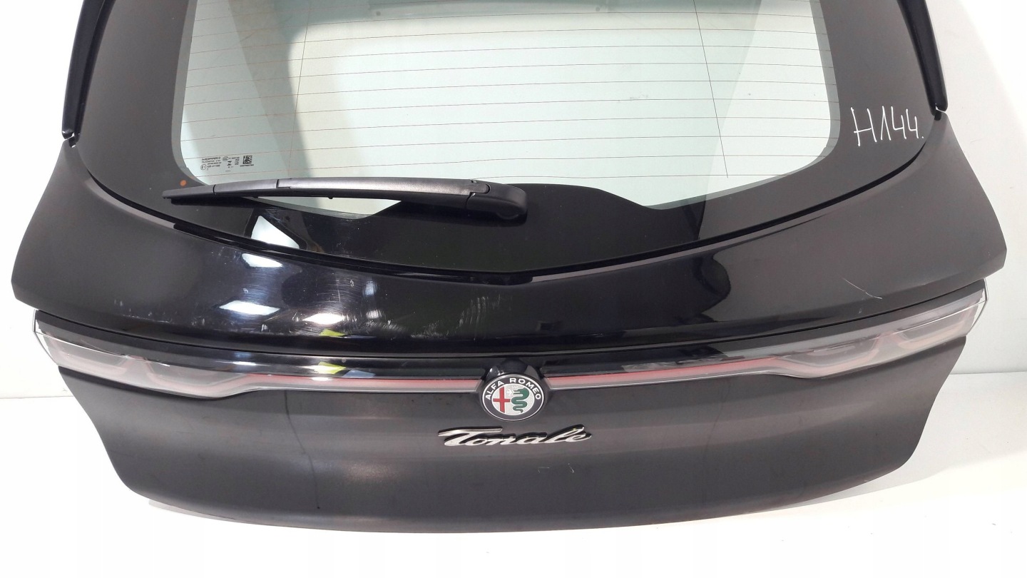 Alfa Romeo Tonale rear trunk door 1(H144)