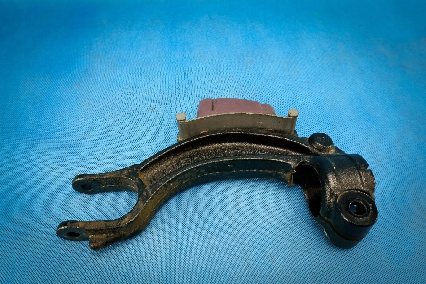 Widelec amortizera lijevi Audi A8 S8 4H 8R0413037C